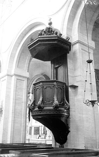 Eglise, chaire à précher