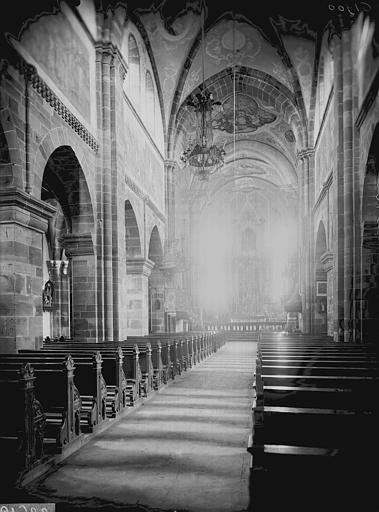 Eglise, nef, vue de l'entrée