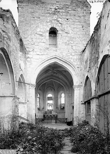 Nef, vue de l'entrée