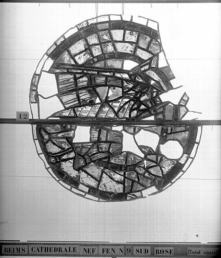 Vitrail, nef, fenêtre 9, au sud, baie 2, rose 12