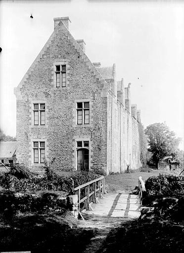 Bâtiment restauré, pignon