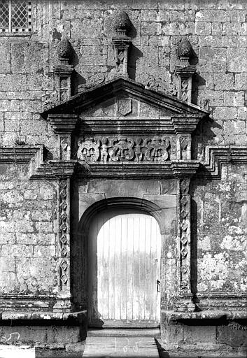 Façade latérale sud, portail