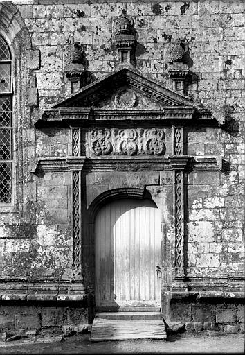 Façade latérale sud, portail