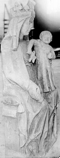 statue : Vierge à l'Enfant, profil