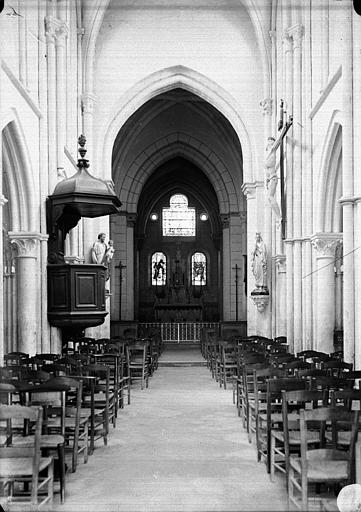 Nef, vue de l'entrée