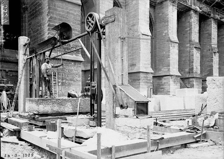 Chantier, scie à débiter la pierre