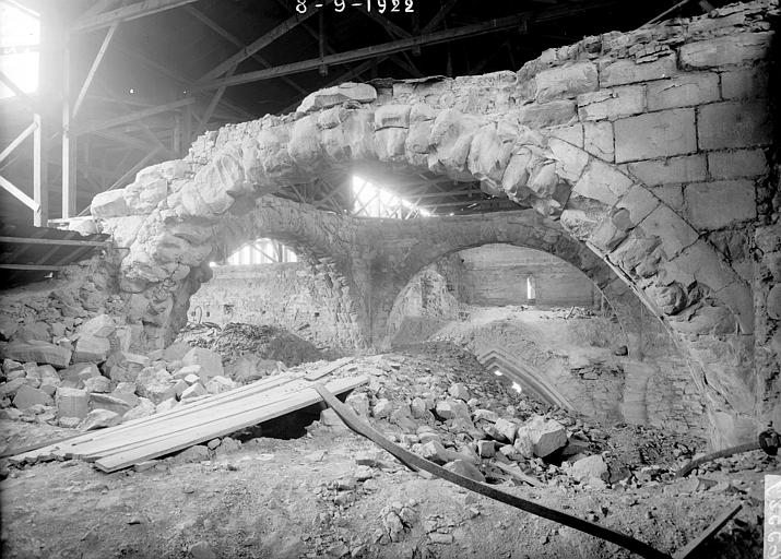 Croisée du transept, vue d'ensemble des quatre arcs des voûtes