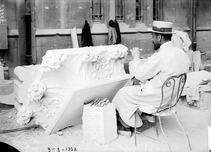 Chantier, fragment de sculpture, pour un contrefort du bras sud du transept