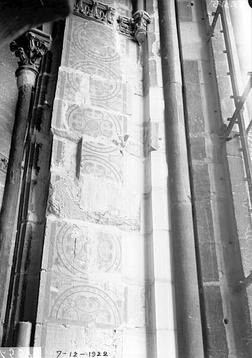 Première chapelle rayonnante sud, ébrasement de fenêtre, après restauration