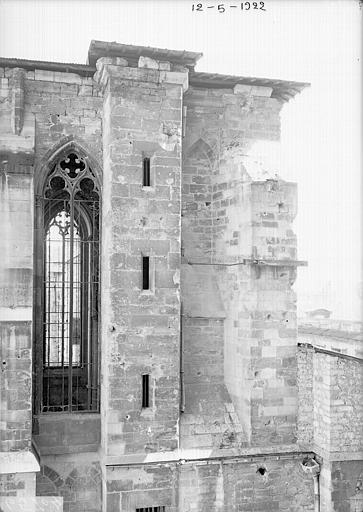 Chapelle, détail de la façade nord, à l'angle ouest