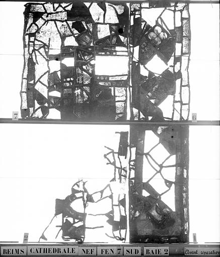 Vitrail, fenêtre 7, au sud, baie 2, panneaux et débris