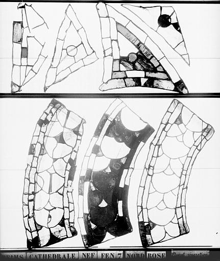 Vitrail, fenêtre 7, au nord, rose et écoinçons