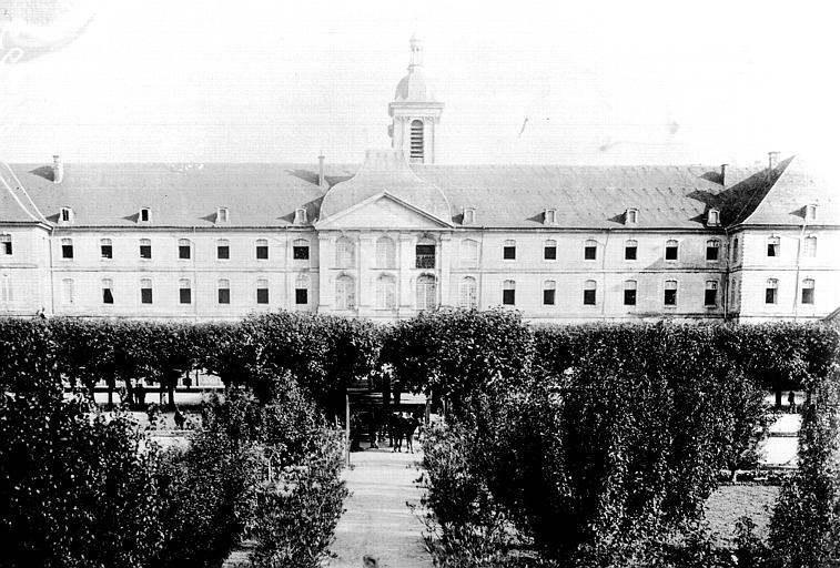 Façade sur le jardin