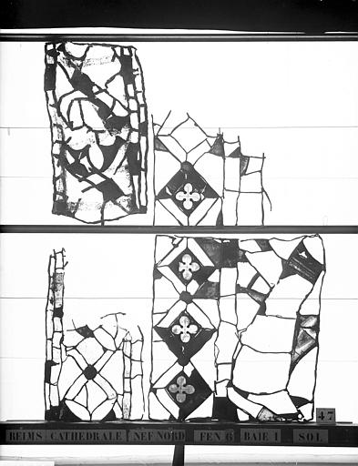 Vitrail, nef, côté nord, fenêtre 6, baie 1, débris au sol