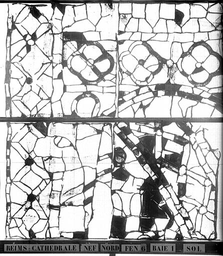 Vitrail, nef, côté nord, fenêtre 6, baie 1, débris au sol