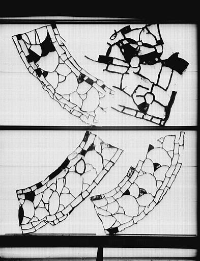 Vitrail, nef, côté nord, fenêtre 6, rose et écoinçons