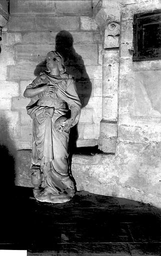 Statue de sainte Madeleine, située dans la crypte