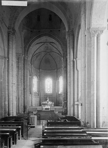 Nef, vue de l'entrée