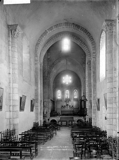 Nef, vue de l'entrée