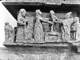 Base, groupes sculptés, Présentation au Temple