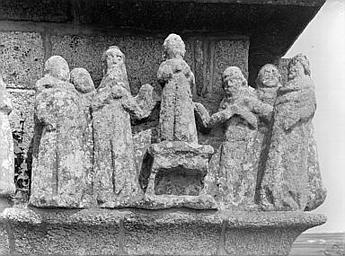 Base, groupes sculptés, Jésus parmi les docteurs