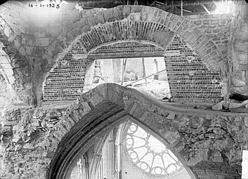 Cintrage provisoire de l'arc sud, au-dessus de la croisée du transept