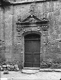 Porte Renaissance attenant à l'église