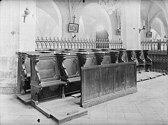 Stalle du choeur, côté droit vers la nef, provenant de la cathédrale d'Orléans