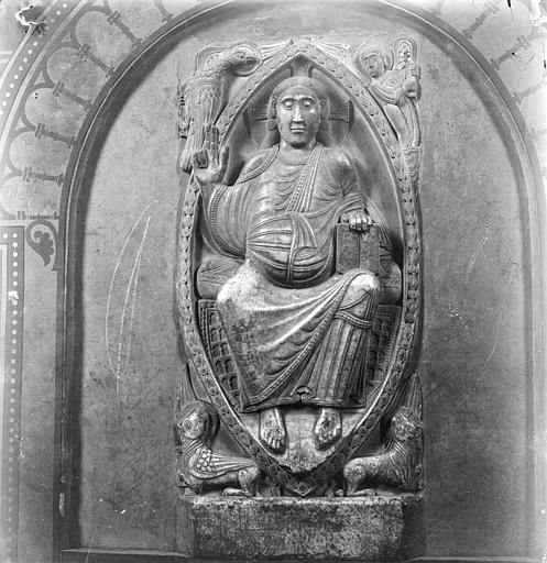 statue : Christ de Majesté