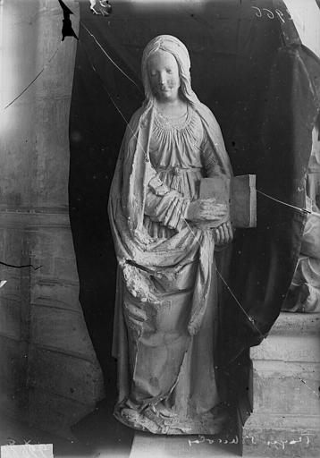 Statue de sainte