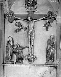 Crucifix : saint Jean, la Vierge et une sainte femme