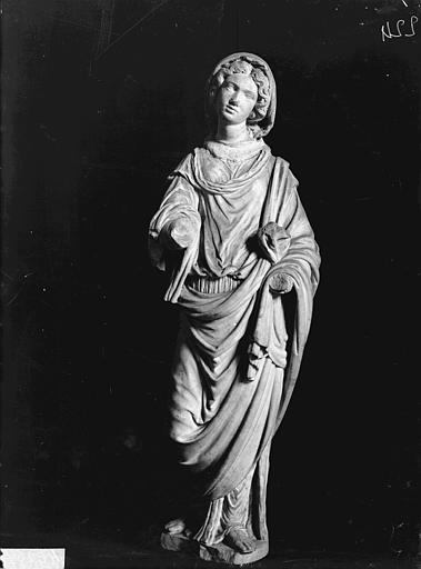 Statuette de femme en marbre