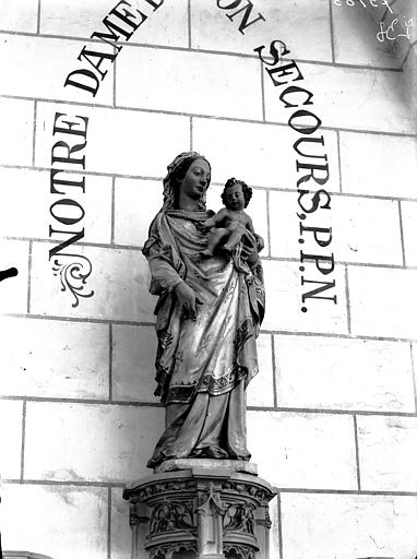 Statue de la Vierge et l'Enfant