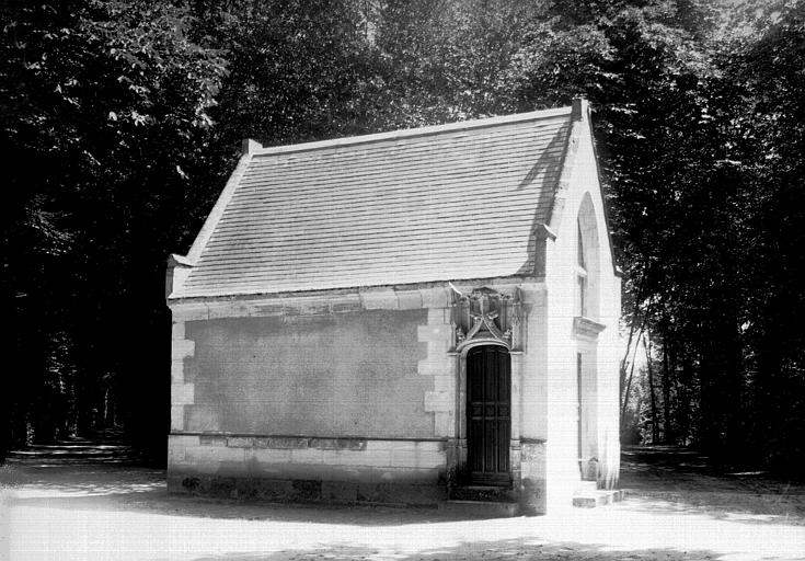 Chapelle dans le parc