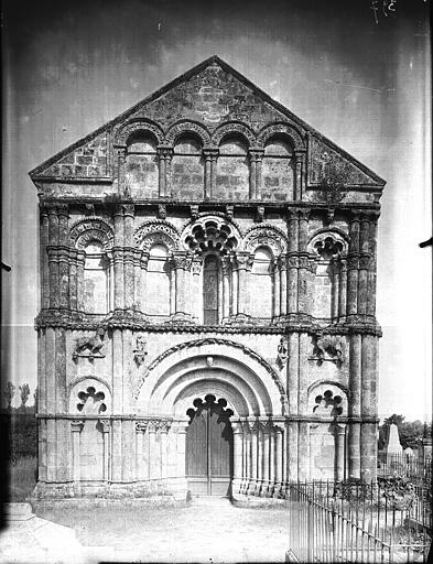 Façade ouest, partie haute restaurée