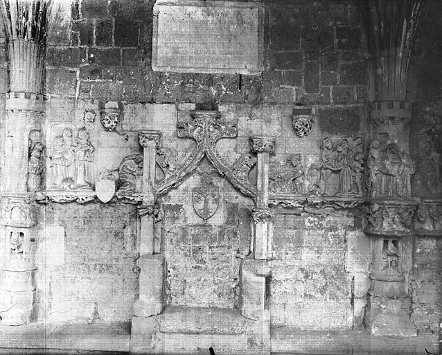 Bas-reliefs