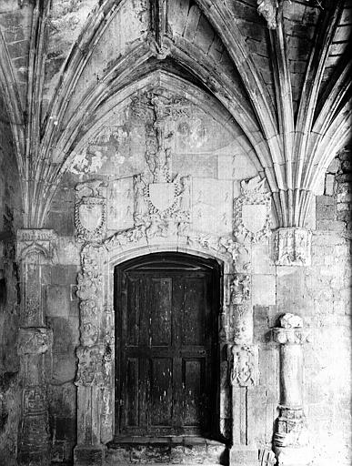 Cloître, porte