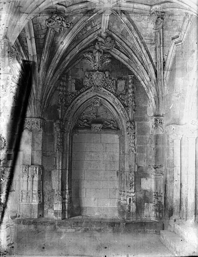 Cloître, porte et voûtes