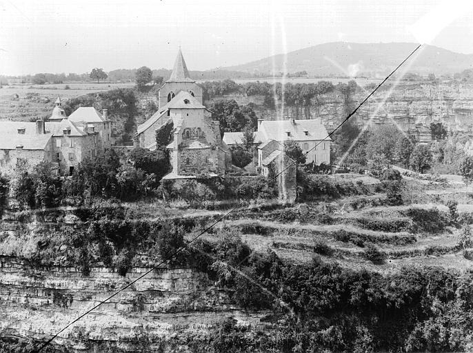 Vue générale et église, ensemble est