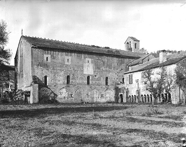 Façade et cloître