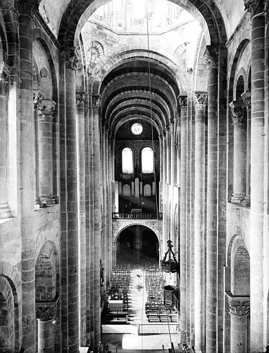 Nef vue de l'entrée