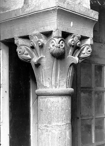 Cloître, chapiteau