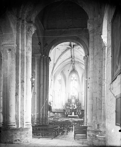 Nef, vue de l'entrée