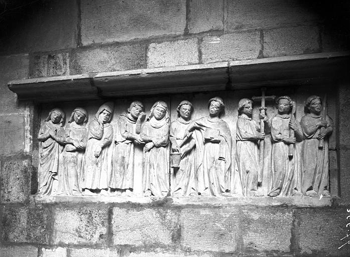 Eglise, bas-relief