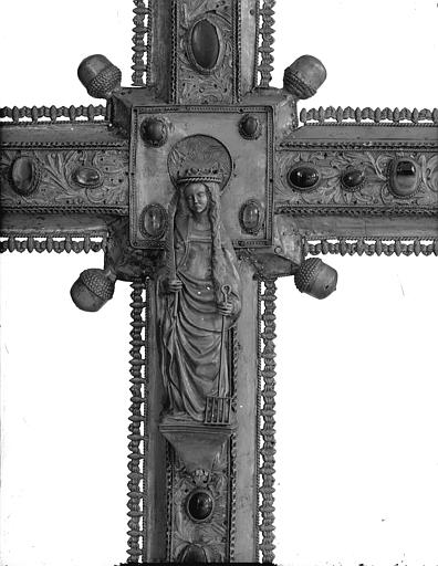 Trésor, grande croix processionnelle, La Vierge, détail