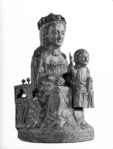 Trésor, statue assise de trois-quart de la Vierge et l'Enfant