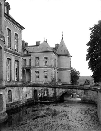 Entrée et pont, côté nord