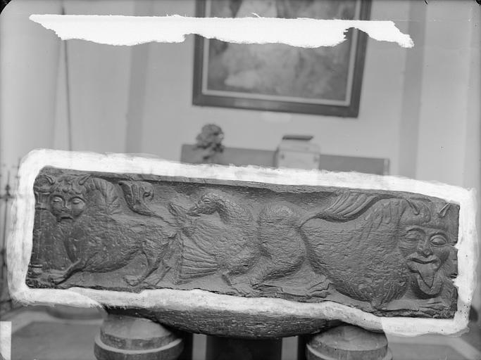 Fonts baptismaux, frise. Fonts baptismaux (frise)