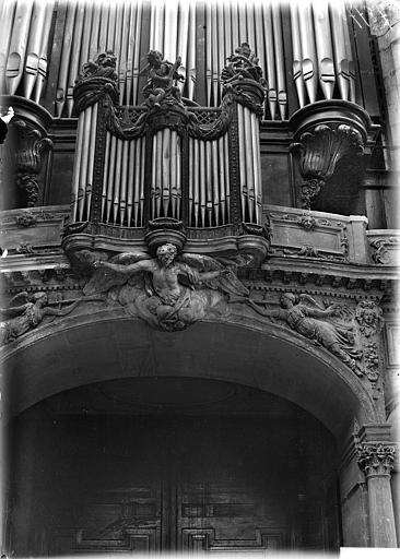 Tribune du buffet d'orgue, détail, clef. Buffet d'orgue : clé soutenant l'orgue