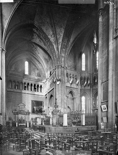 Vue intérieure du transept vers le nord-est